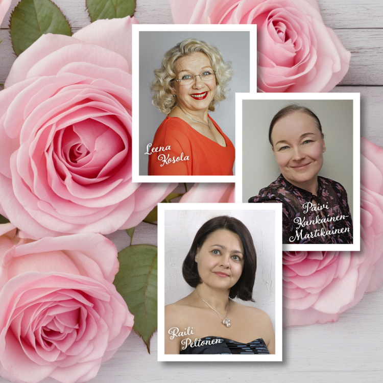 Taustalla vaaleanpunaisia ruusuja, kolmen naisoletetun kuvat kehyksissä.