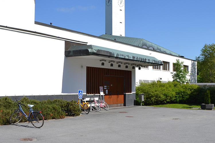 Seinäjoen seurakuntakeskus Seinäjoen seurakuntakeskuksen pääsisäänkäynnin ovet.