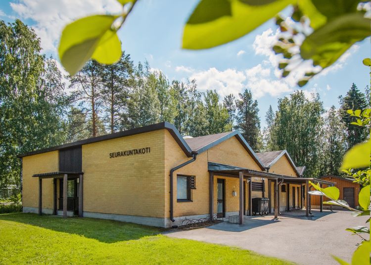 Kasperin seurakuntakoti Kasperin seurakuntakodin ulko-ovi.