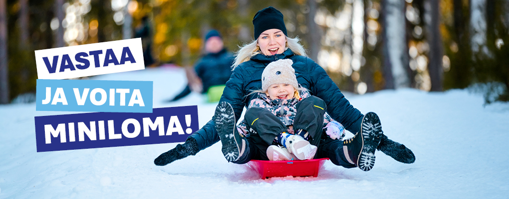 Nainen ja lapsi laskevat pulkalla mäkeä. Kuvassa teksti